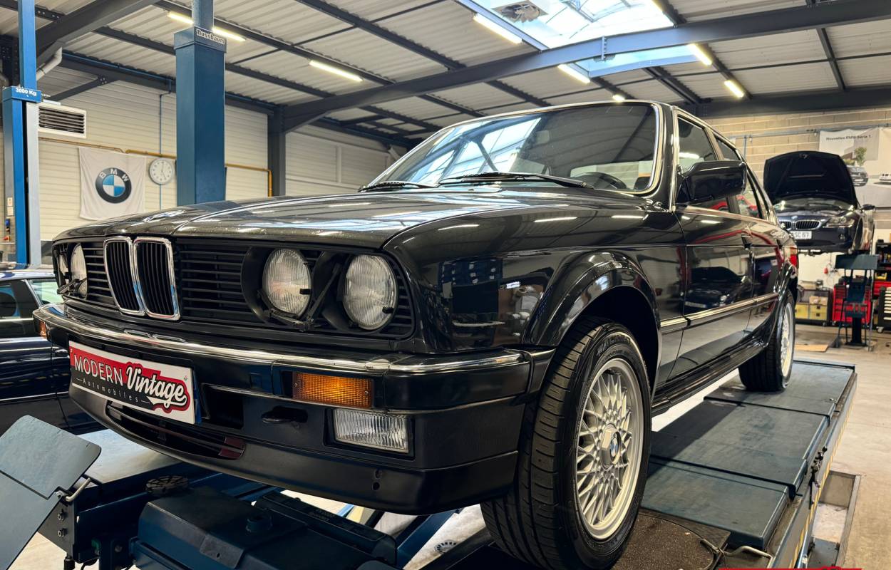 BMW 325ix E30 Berline 171cv Phase 1 11