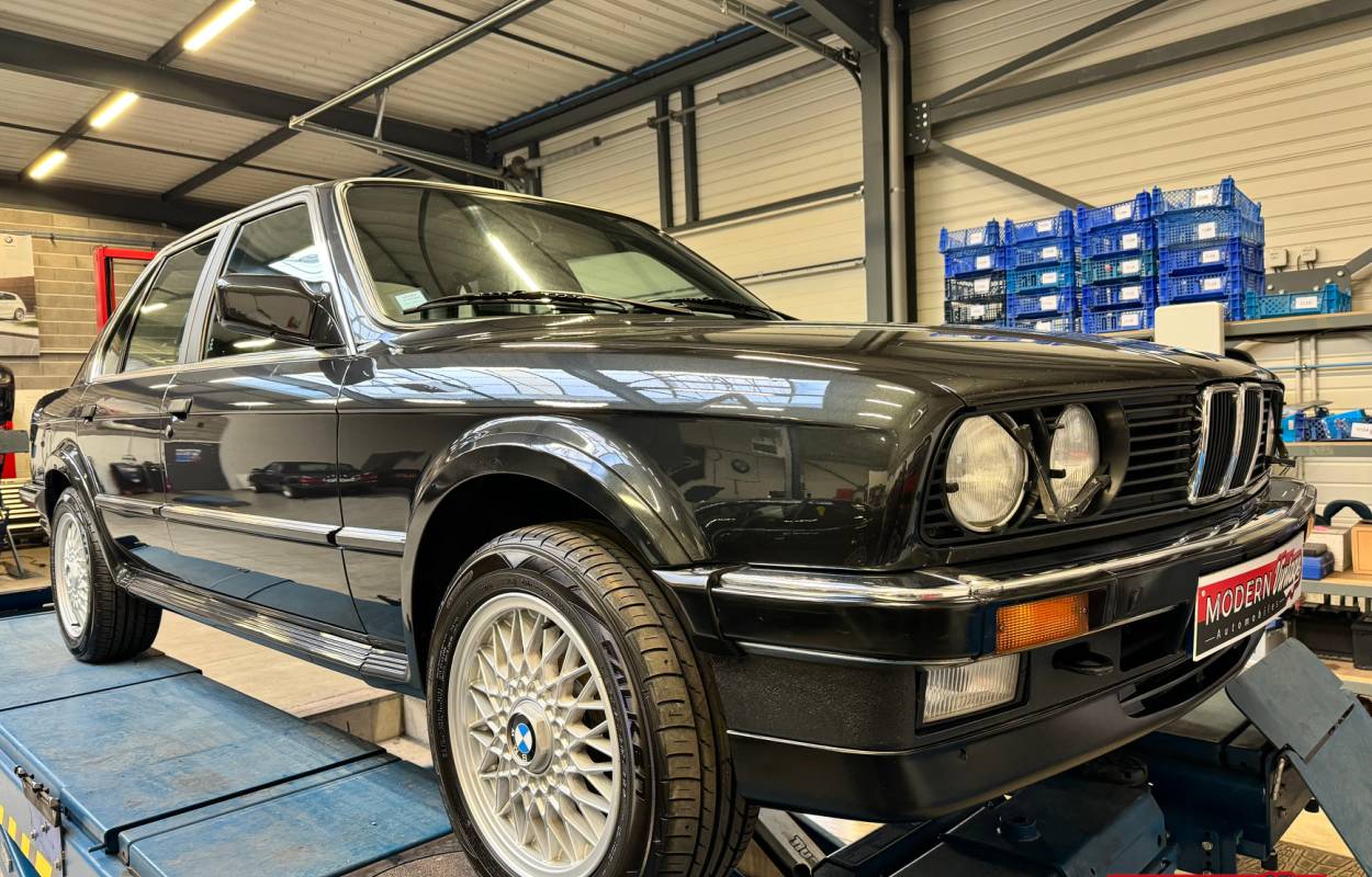 BMW 325ix E30 Berline 171cv Phase 1 15