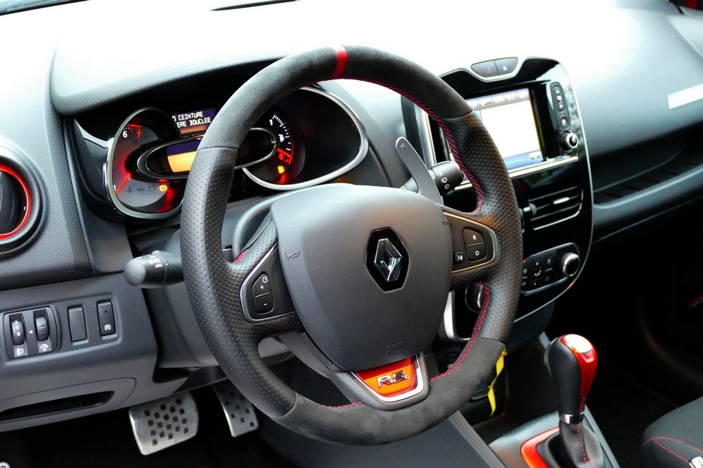 Renault Clio IV RS Trophy EDC 220 Véhicule Modern Vintage